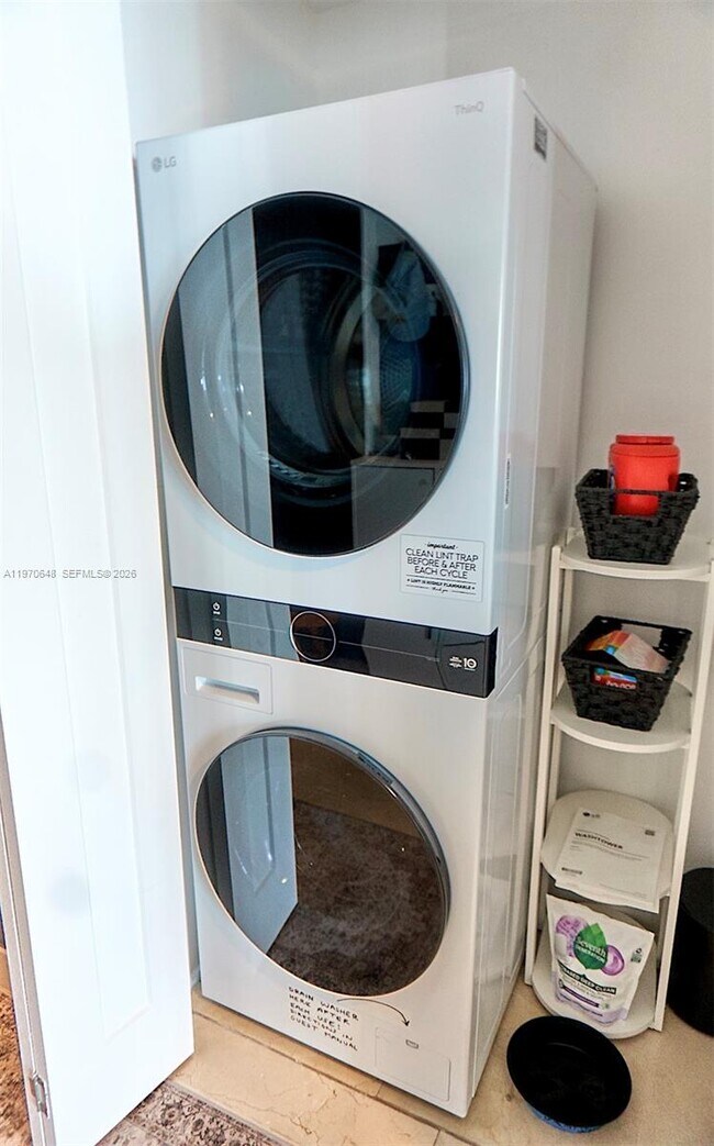 Building Photo - 1717 N Bayshore Dr