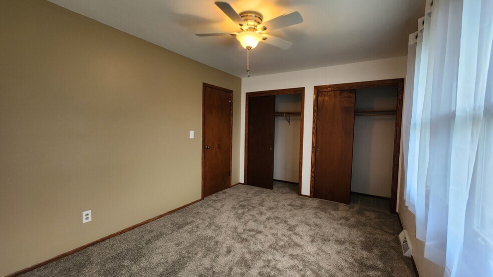 Building Photo - 103 W Stoney Ridge Way