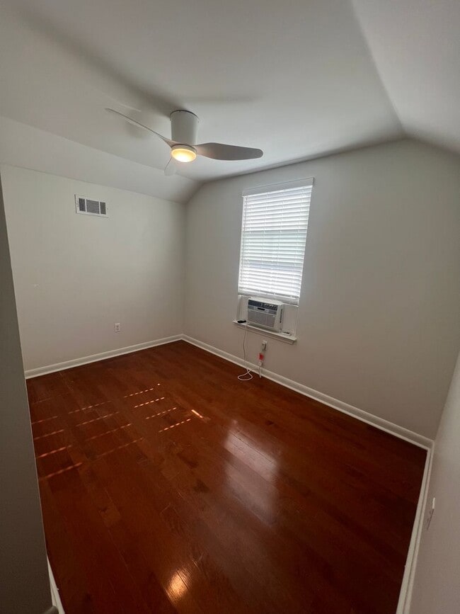 Building Photo - 4 Bedroom with Office Space Near Tulane/Lo...