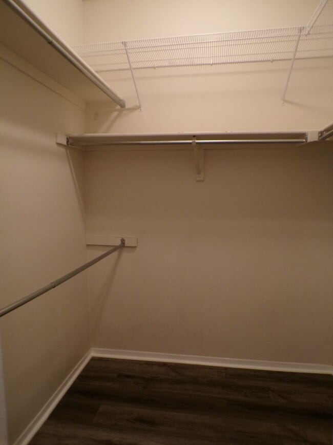 Building Photo - Charming 1 Bed, 1 Bath Main-Floor Condo in...