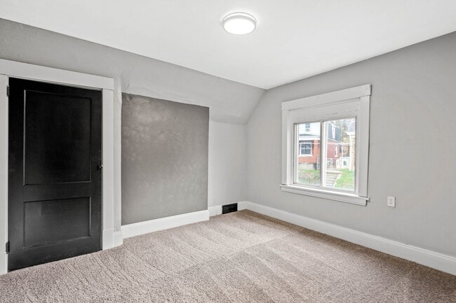 Building Photo - Updated 3 Bedroom home in Carrick availabl...