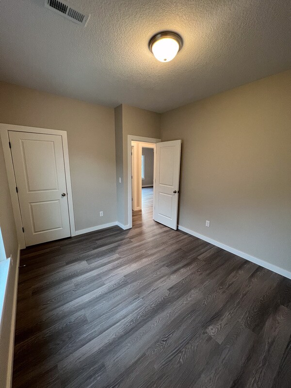 Building Photo - 5185 N Cypress St