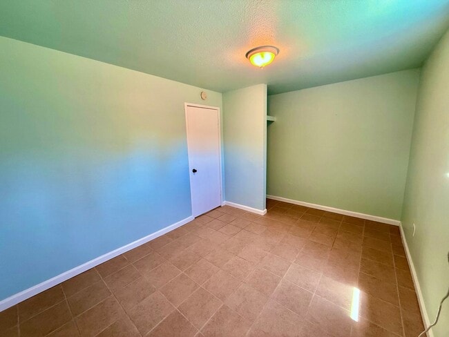 Building Photo - Adorable two bedroom one bath home in Los ...