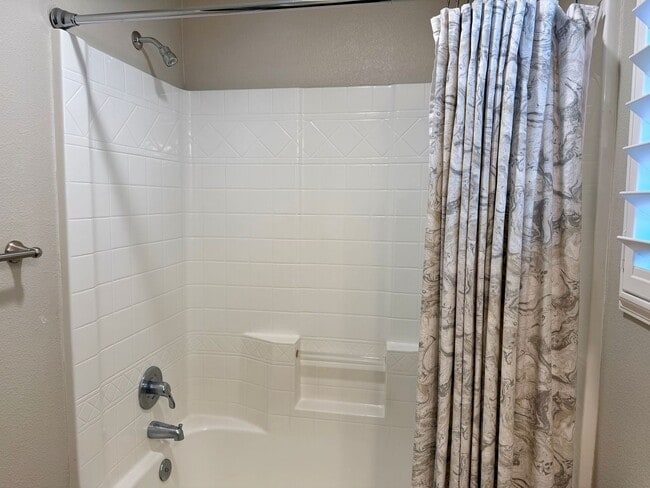 Building Photo - Beautifully Updated 3 Bedroom, 2.5 Bath Home In Clovis