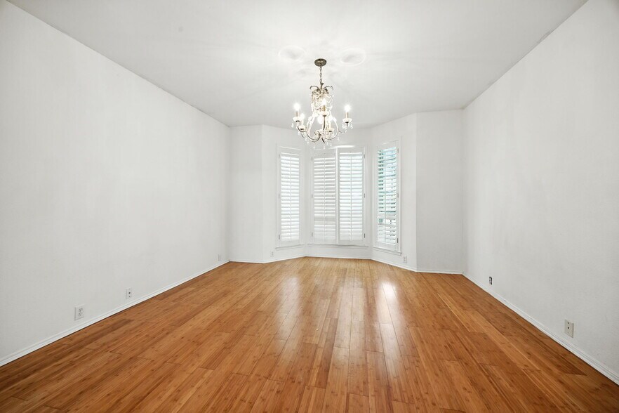 Building Photo - 6651 Canterbury Dr
