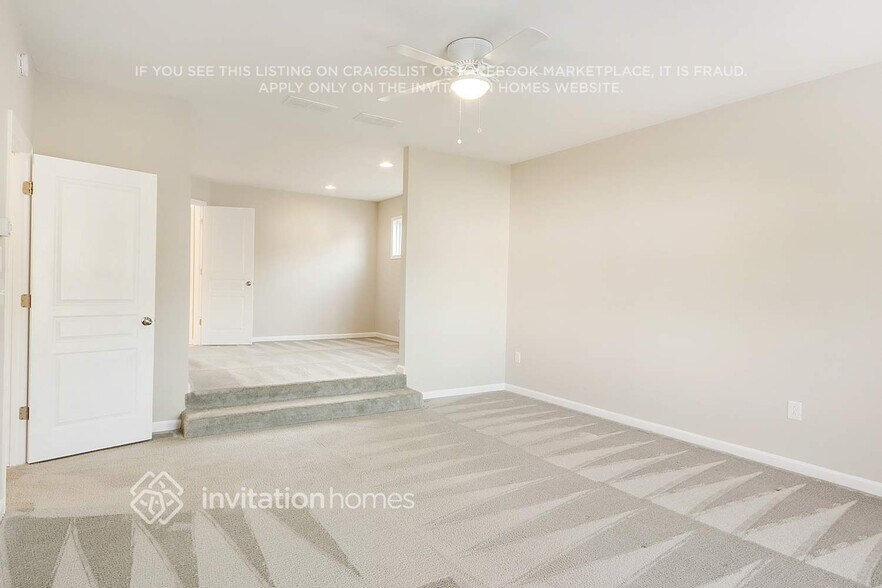Building Photo - 2424 Steinbeck Ln