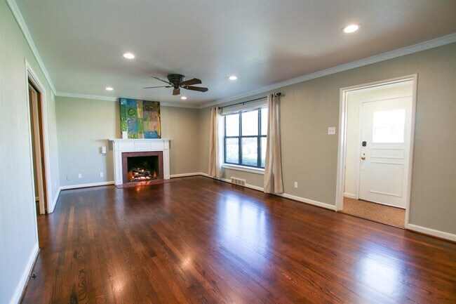 Building Photo - 6824 Southridge Dr