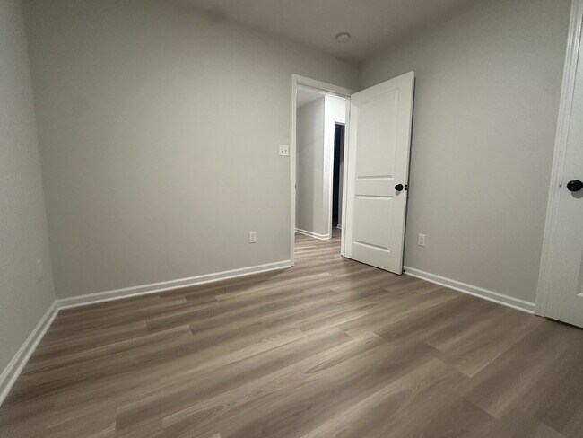 Building Photo - "Charming 4-Bedroom Retreat with 2 Baths on Suncrest Drive – Spacious 1,220 Sq. Ft. Gem in Memphis!"
