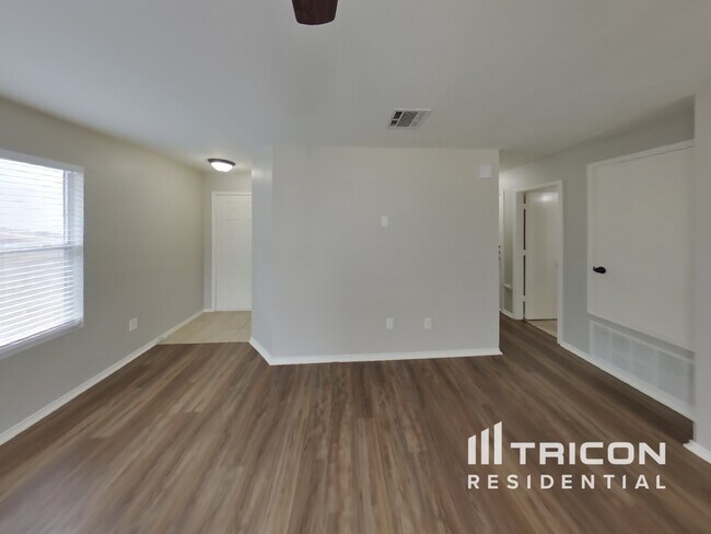 Building Photo - 1617 Village Park Trail