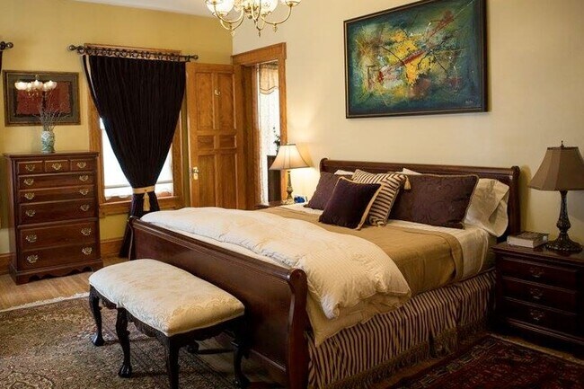 Building Photo - 820 1st St N