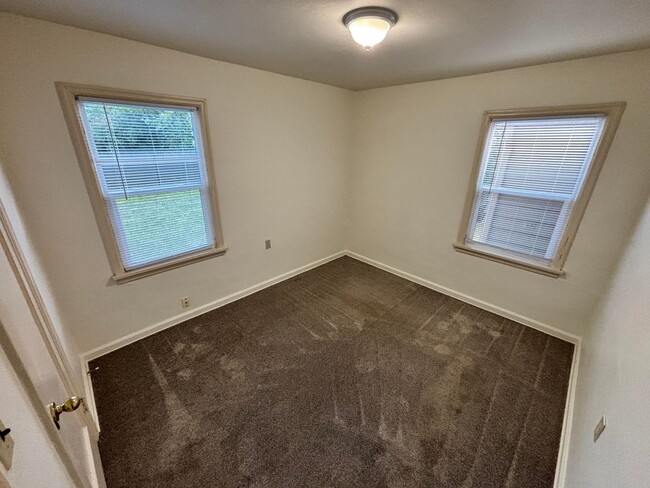 Building Photo - Cozy Two Bedroom Home in Salem