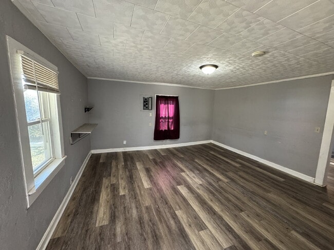 Building Photo - Charming 2-Bedroom Haven on Tribble Street – Your Cozy Retreat Awaits in Seneca!