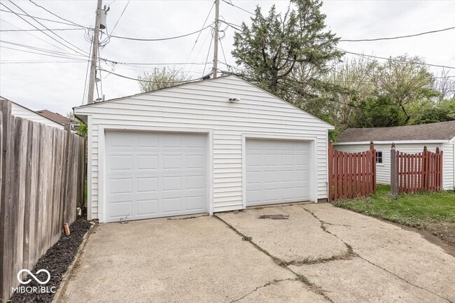 Building Photo - 5414 E 10th St