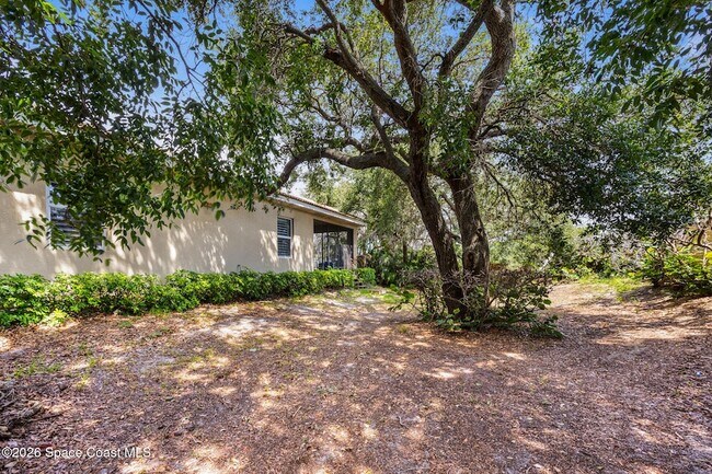 Building Photo - 121 Seminole Ln