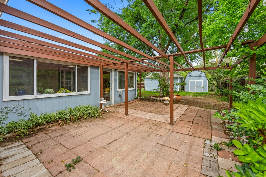 Building Photo - 6408 S Louthan St