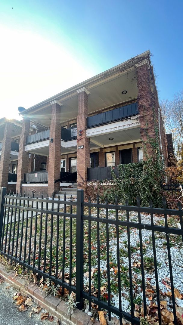 Building Photo - Completely remodeled 2 bedroom apartment n...