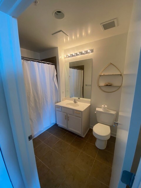 Guest bathroom - 1629 S Prairie Ave