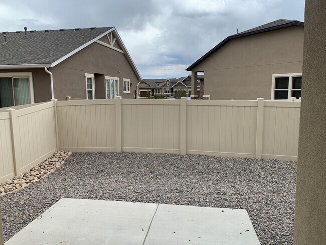 Building Photo - Main-Floor Living Meets Modern Comfort in Enclaves at Mountain Vista