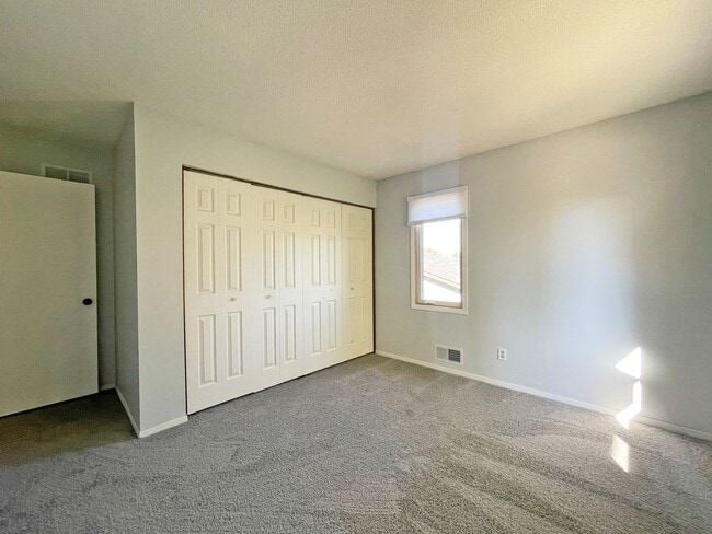 Building Photo - Newly Remodeled 3 Bedroom 2-Story Townhome...