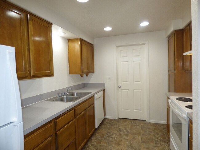 Building Photo - 4811-4813 Cougar Ct SE Salem, OR 97317