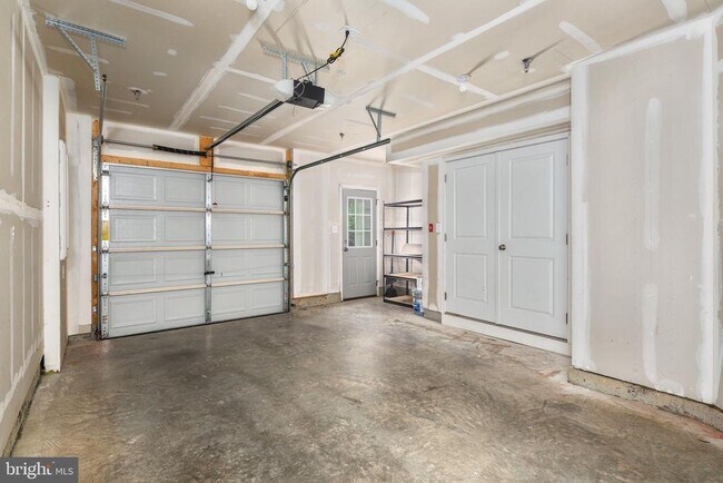 Building Photo - 7126 Tilbury Way