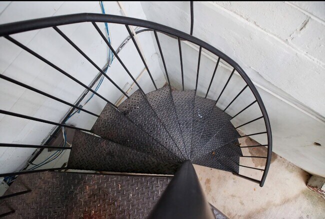 Building Photo - 2803 Ontario Rd NW