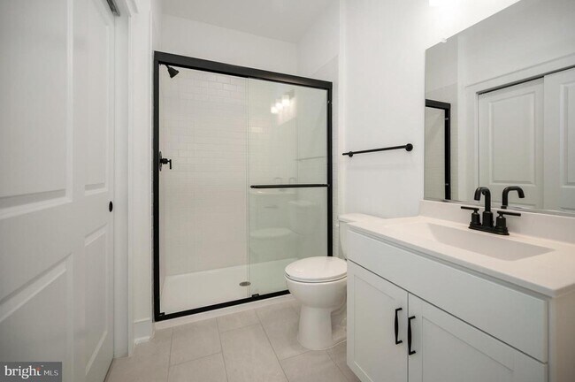 Building Photo - 9403 Pacific Elm St