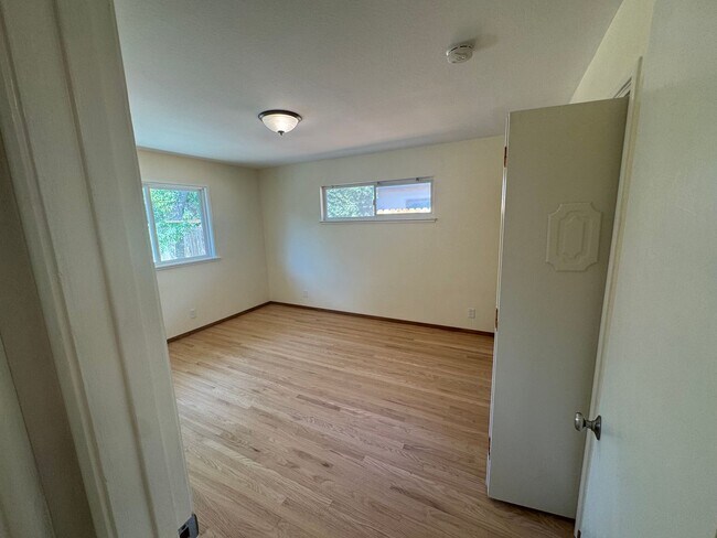 Building Photo - 1539/41 Gary Way