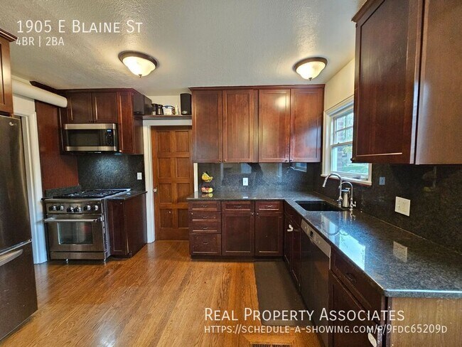 Building Photo - 1905 E Blaine St