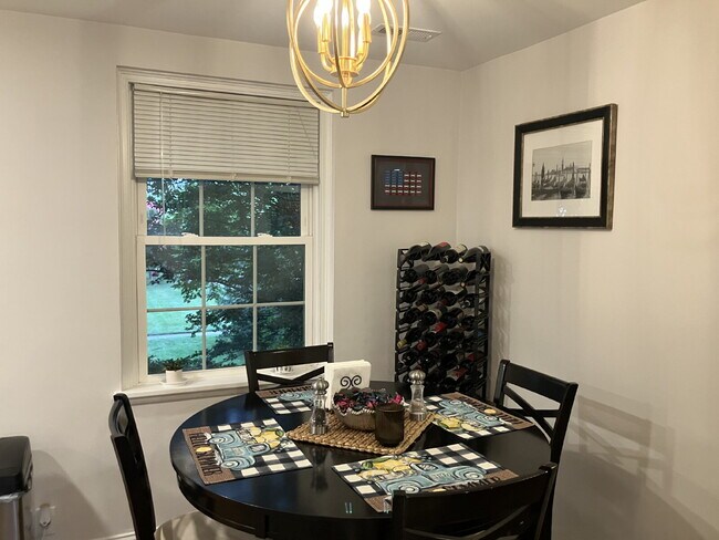 Building Photo - "Stylish 2-Bed 2-level Condo with Granite ...