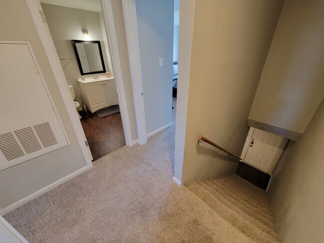 Building Photo - College Station - Cozy 2 Bedroom 1.5 Bath Condo for Lease