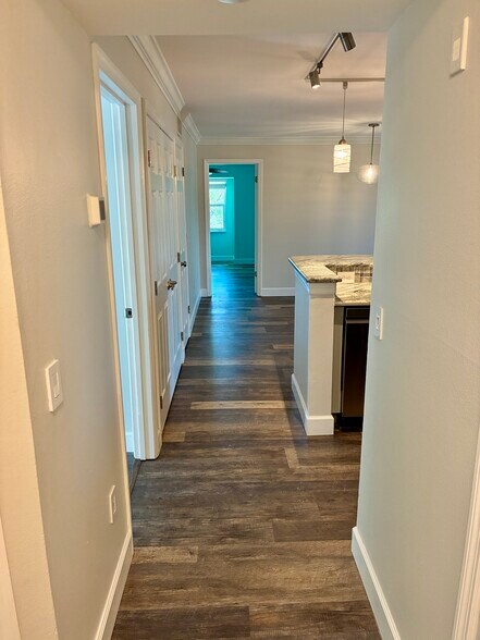 Building Photo - 2400 Feather Sound Dr