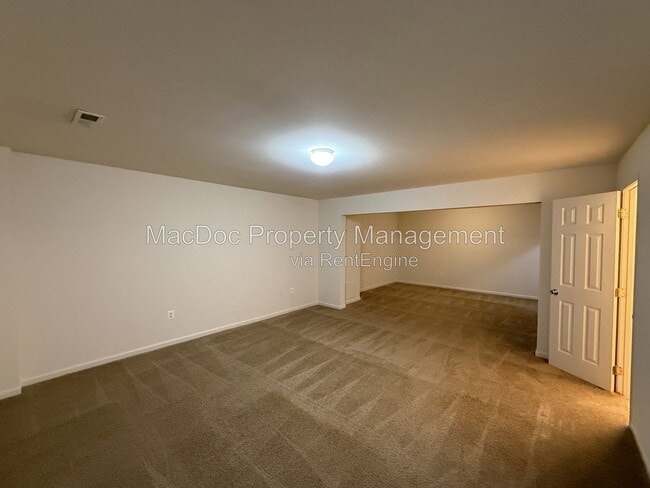Building Photo - 219 Merrill Ct