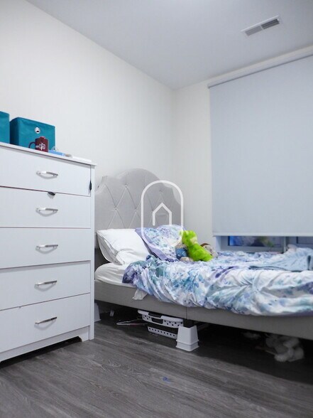 Building Photo - 19 Saint Cyprians Pl