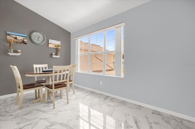 Building Photo - 6043 Lake Pointe Dr