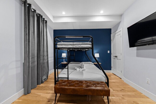 Building Photo - 1011 Bennington St