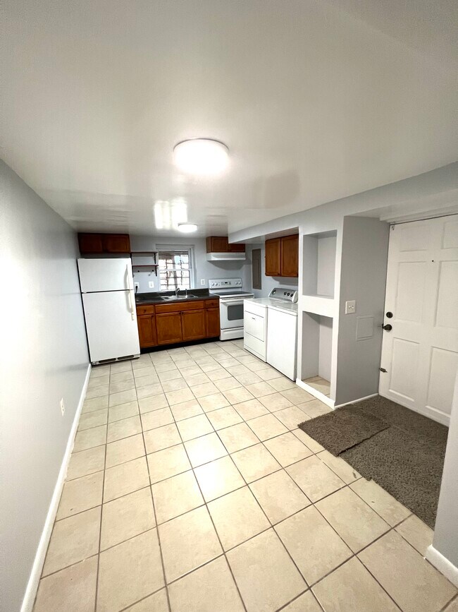 Building Photo - 518 Shepherd St NW