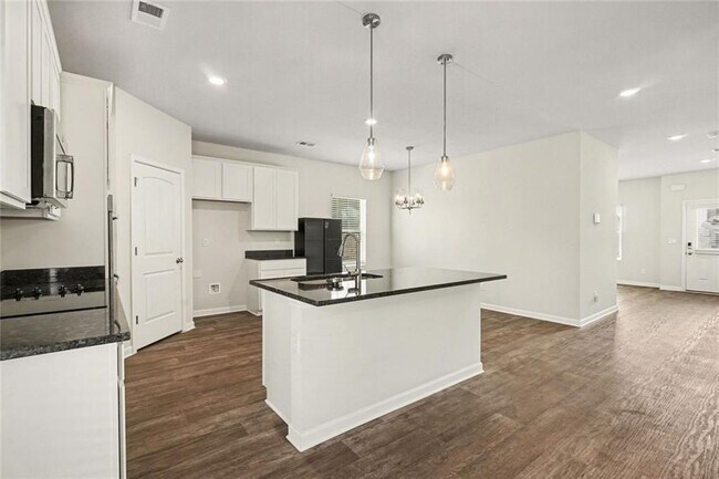Building Photo - 318 Sandy Creek Dr