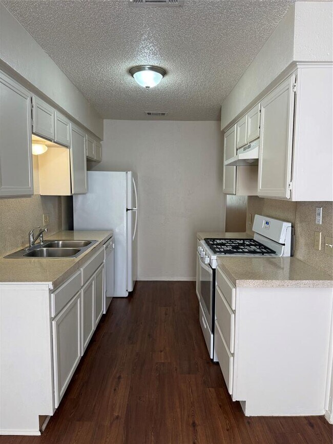 Building Photo - 10308 Little Pebble Dr