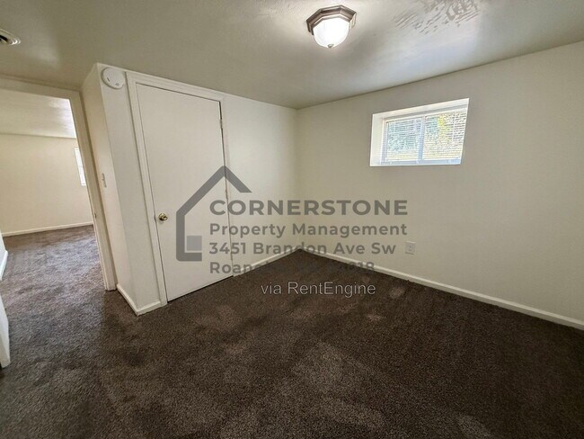 Building Photo - 9536 Hardy Rd