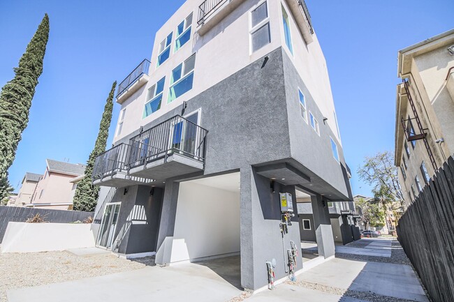 Building Photo - Luxury 2026 Townhomes with Massive Bedrooms + Decks with Views