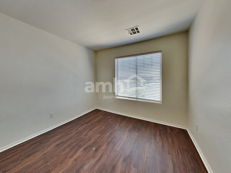 Building Photo - 15139 N 173rd Ln