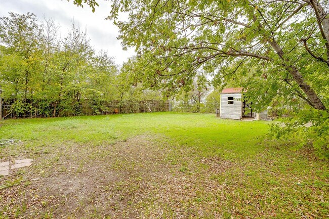 Building Photo - 3537 Half Moon Dr