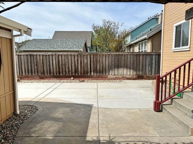 Building Photo - Modern 4 Bedroom 3 Bath Close to Marina Suisun City *Star Rentals
