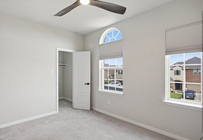 Building Photo - 10051 Mulhouse Dr