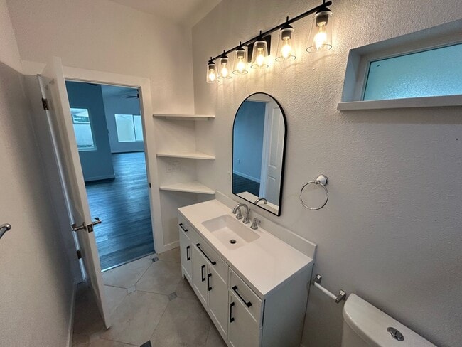 Building Photo - 3 Bedroom 2 Bath Home Modesto Ca