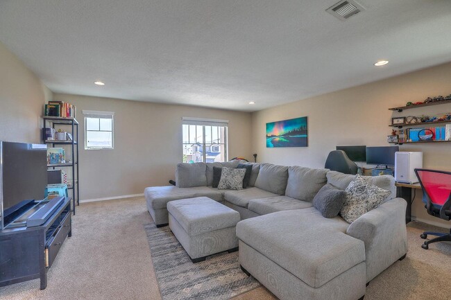 Building Photo - 6113 Oldenberg Dr SE