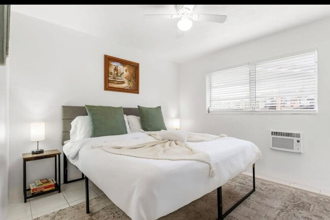 Building Photo - 820 NE 16th Ave