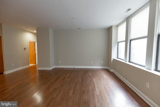 Building Photo - 220 S 16th St
