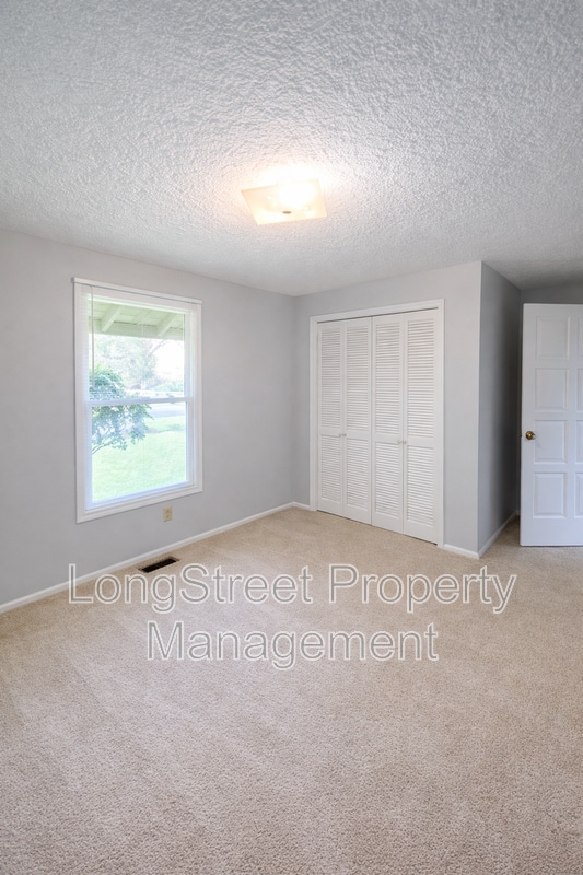 Building Photo - 2917 Takena St SW